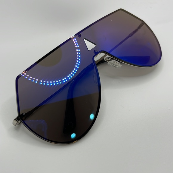 Fashionable Shield Sunglasses - Picture 2 of 8
